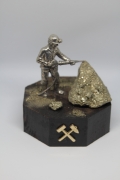 Bergbausouvenir mit Bergmann und Mineral